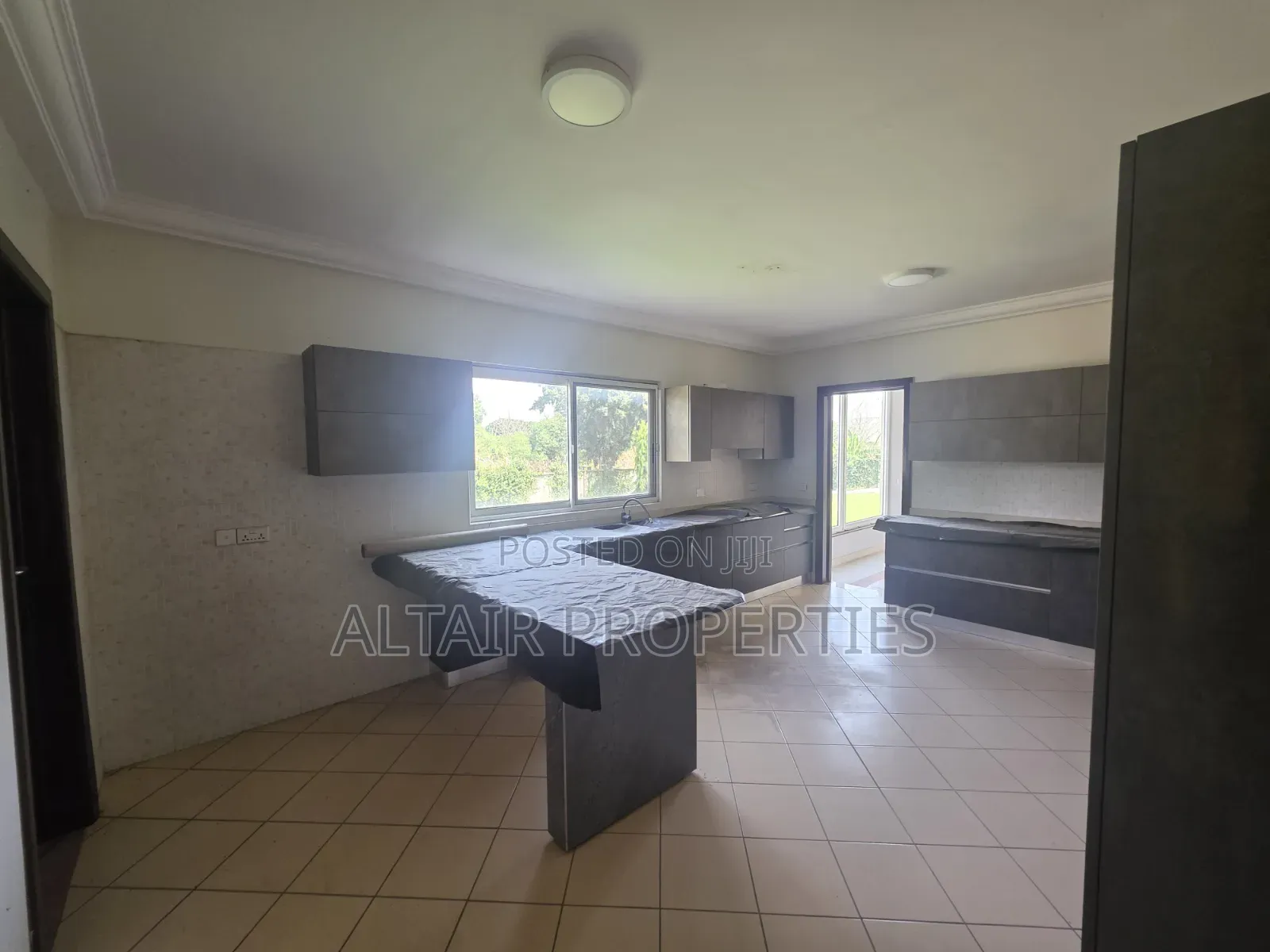 4bdrm House in Accra Metropolitan for sale
