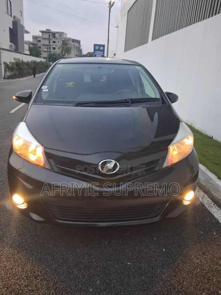Toyota Vitz 1.3 FWD 3dr 2013 Black