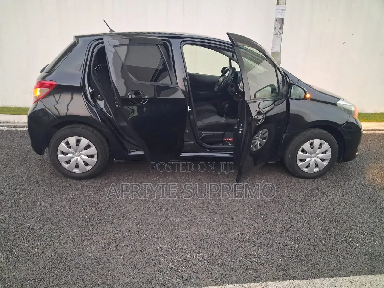 Toyota Vitz 1.3 FWD 3dr 2013 Black