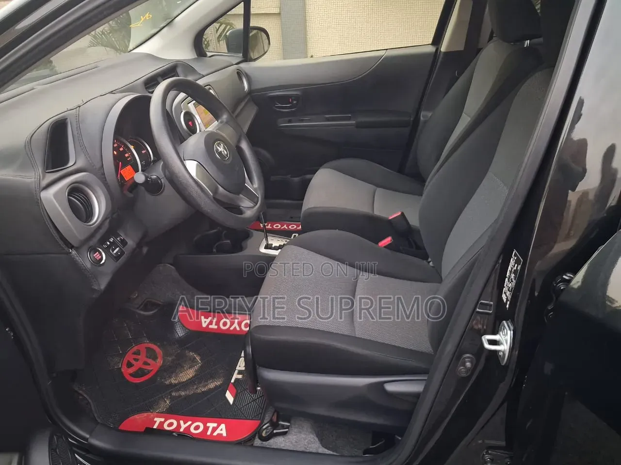 Toyota Vitz 1.3 FWD 3dr 2013 Black