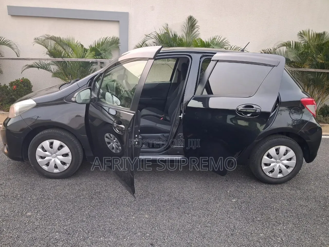 Toyota Vitz 1.3 FWD 3dr 2013 Black