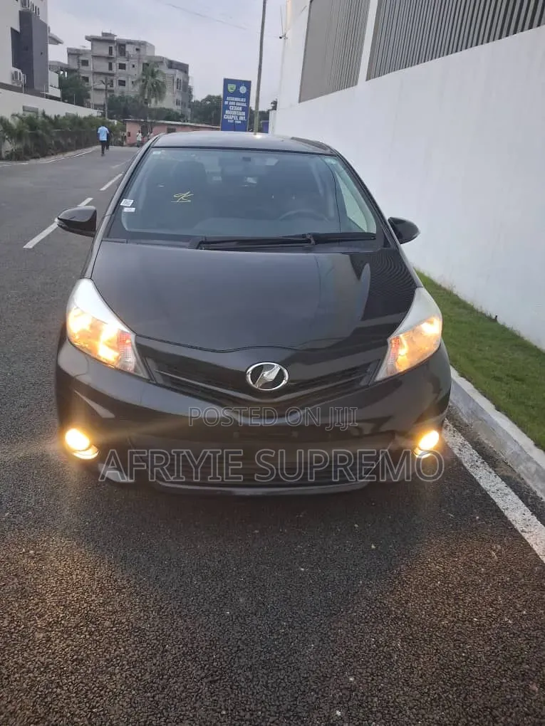Toyota Vitz 1.3 FWD 3dr 2013 Black