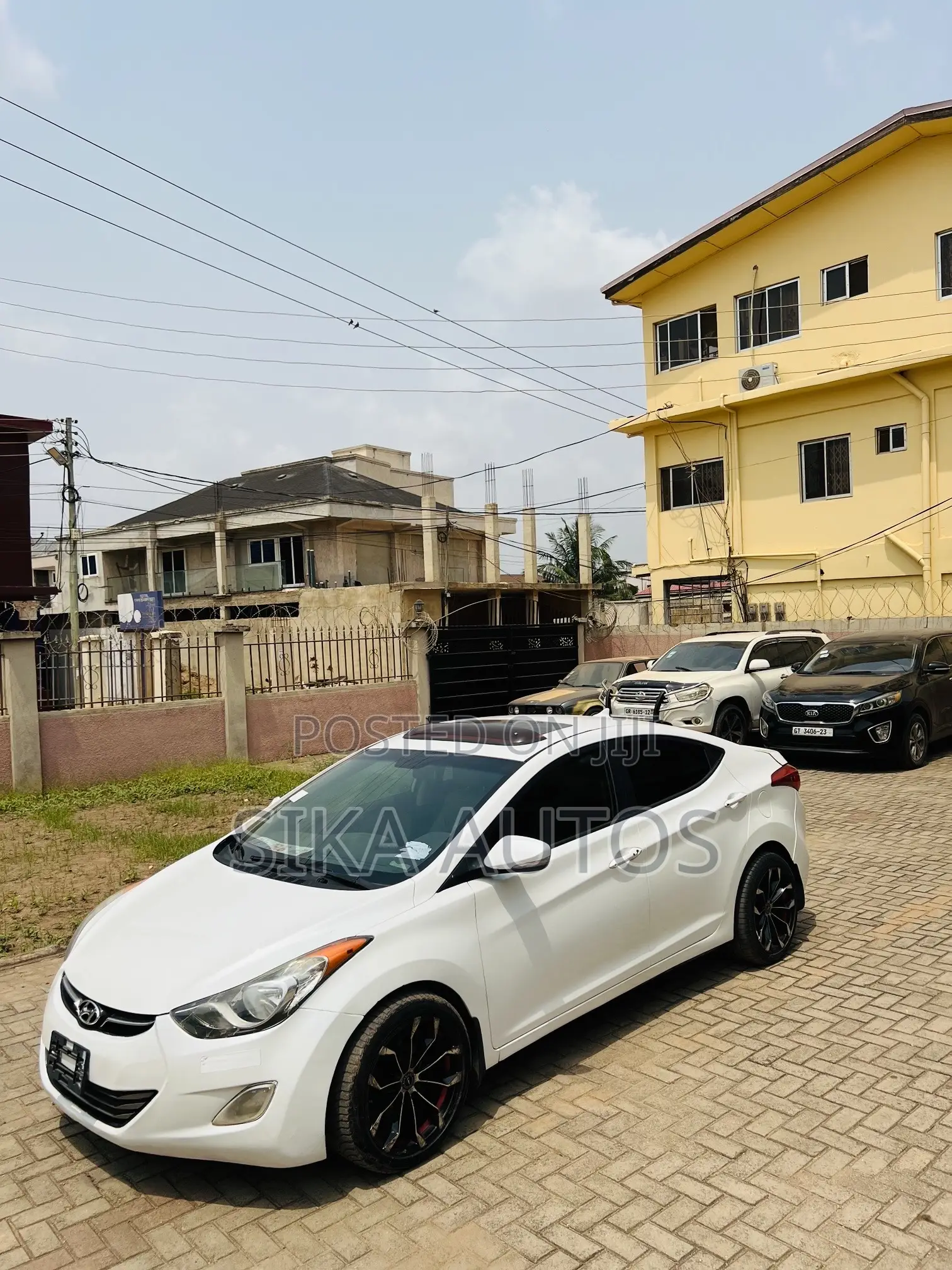 Hyundai Elantra Limited Sedan FWD (1.8L 4cyl 6A) 2013 White