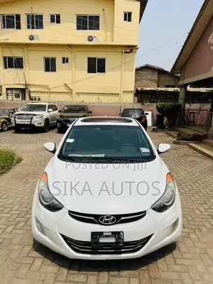 Hyundai Elantra Limited Sedan FWD (1.8L 4cyl 6A) 2013 White