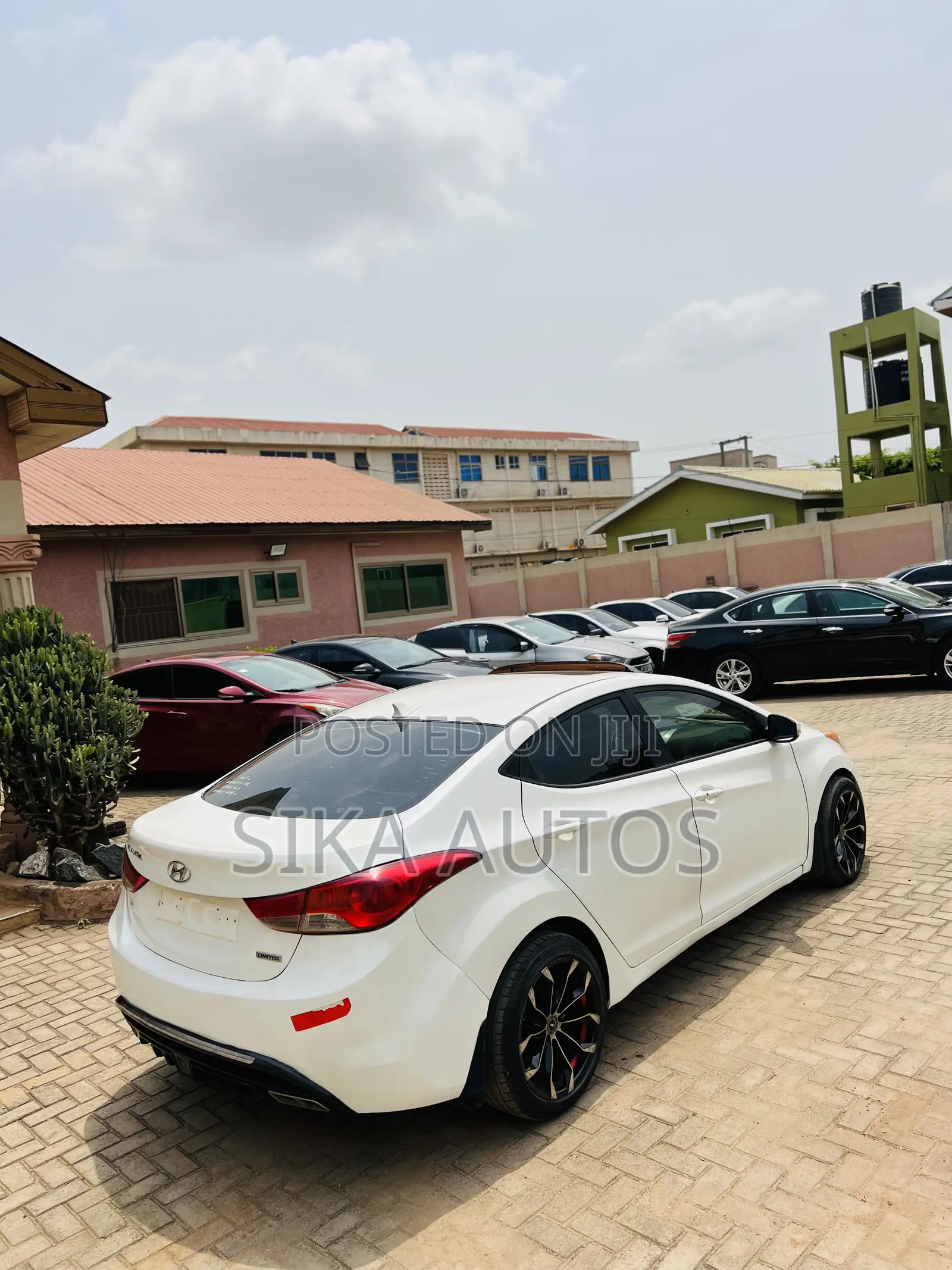 Hyundai Elantra Limited Sedan FWD (1.8L 4cyl 6A) 2013 White