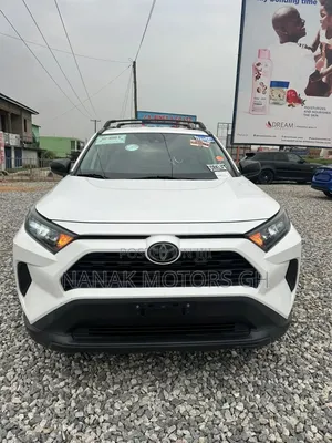 Toyota RAV4 LE 2021 White