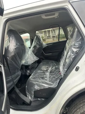 Toyota RAV4 LE 2021 White