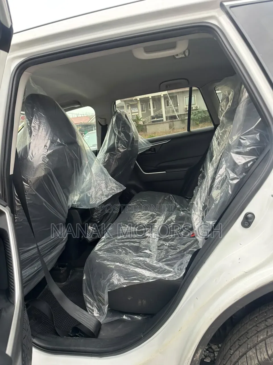 Toyota RAV4 LE 2021 White