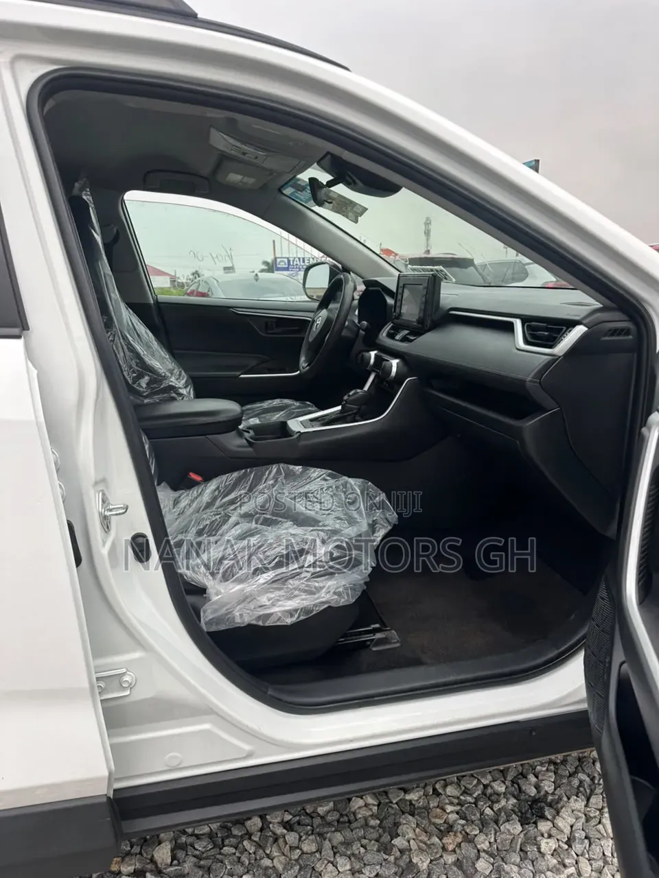 Toyota RAV4 LE 2021 White