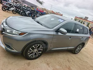 Mitsubishi Outlander SEL FWD 2018 Gray