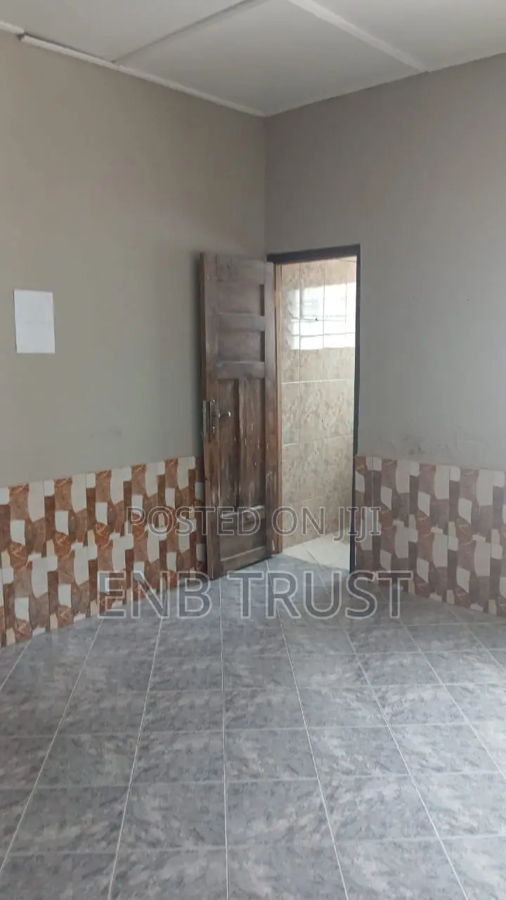 4bdrm House in Awoshie, Last Stop for rent