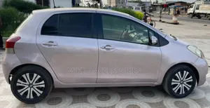 Toyota Vitz 2011 Silver