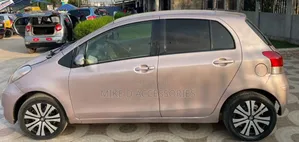 Toyota Vitz 2011 Silver