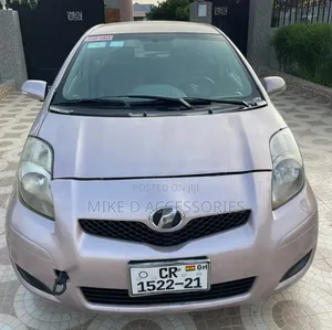Toyota Vitz 2011 Silver