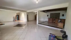 9bdrm Duplex in Airport Residential for rent