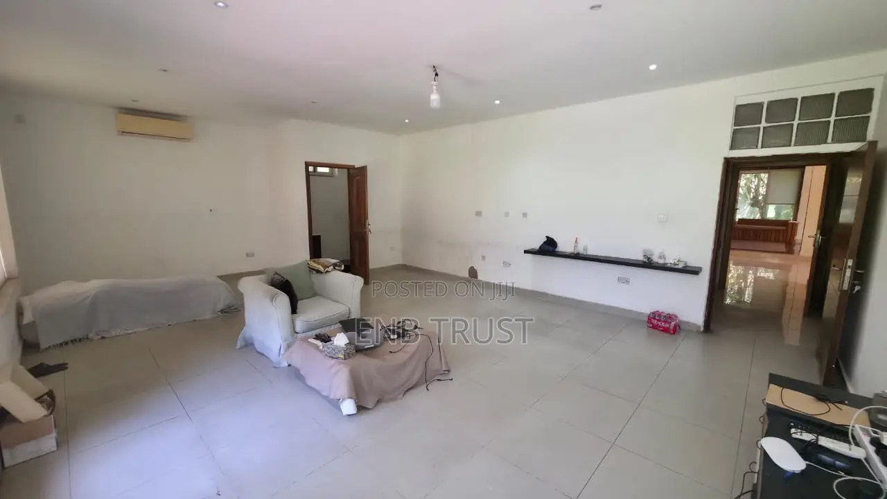 9bdrm Duplex in Airport Residential for rent