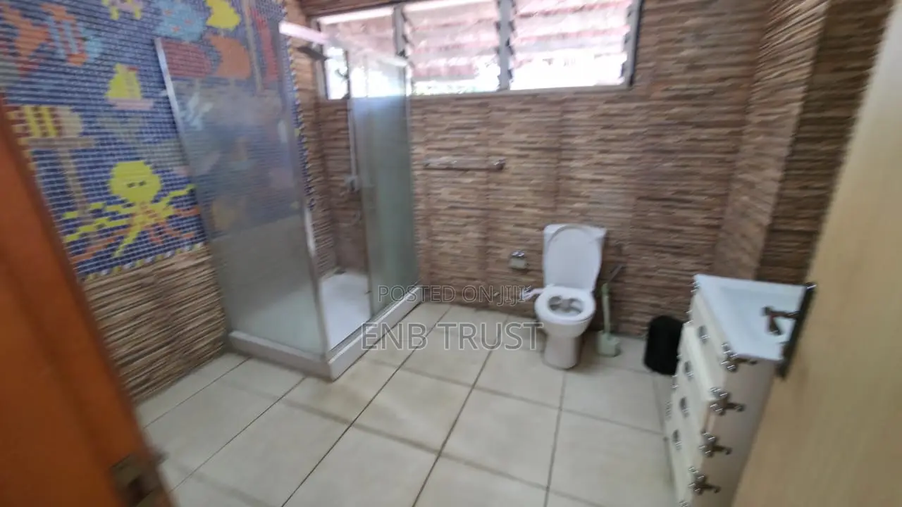 9bdrm Duplex in Airport Residential for rent