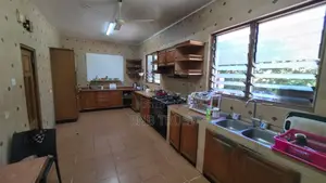 9bdrm Duplex in Airport Residential for rent