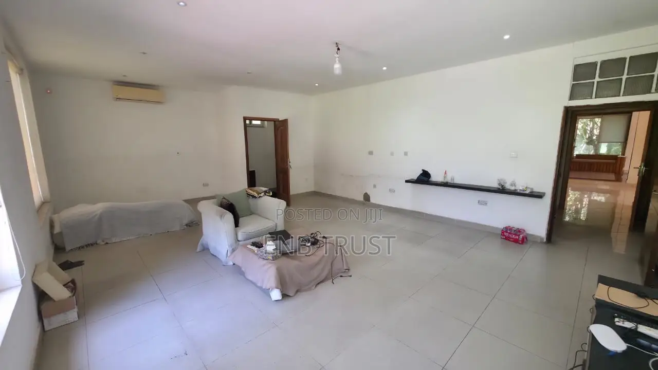 9bdrm Duplex in Airport Residential for rent