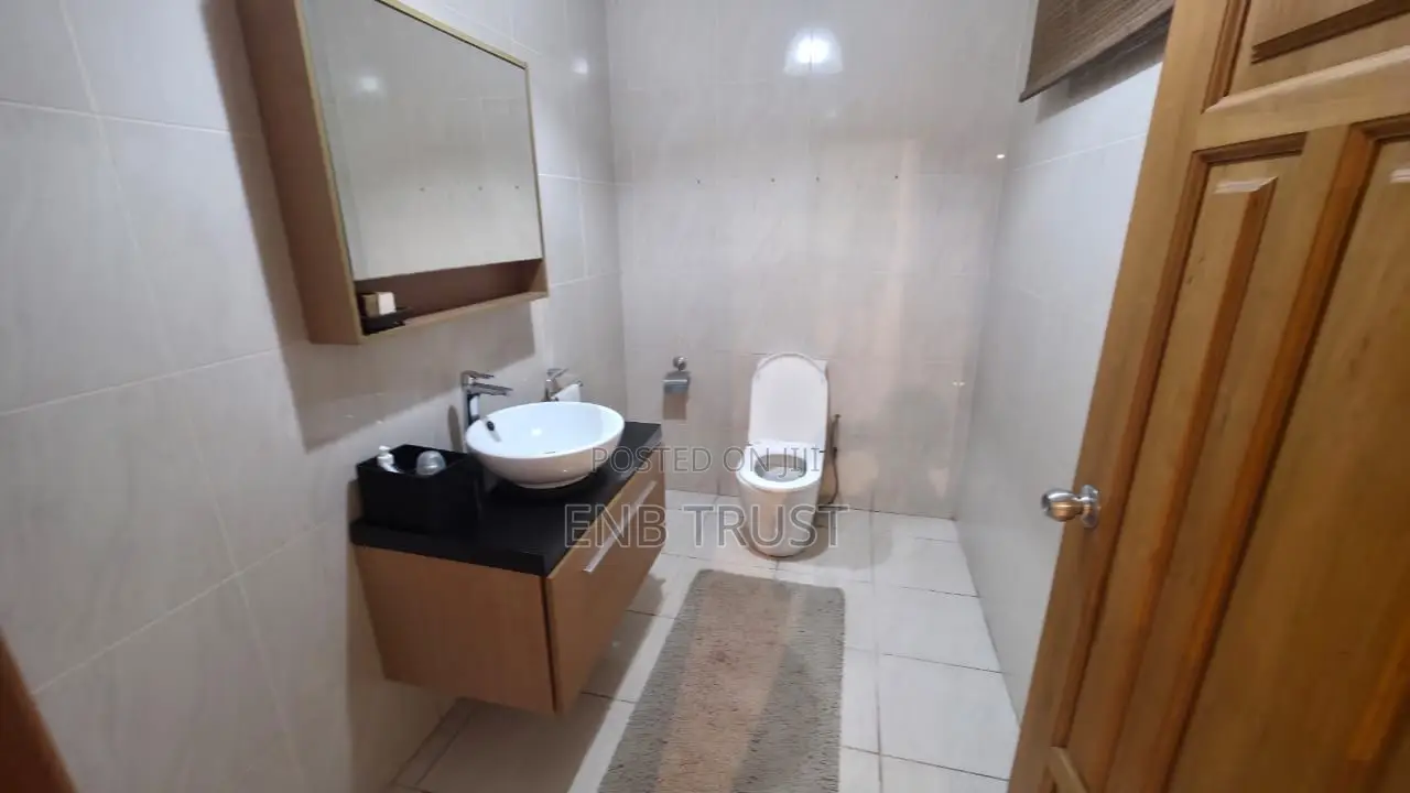 9bdrm Duplex in Airport Residential for rent