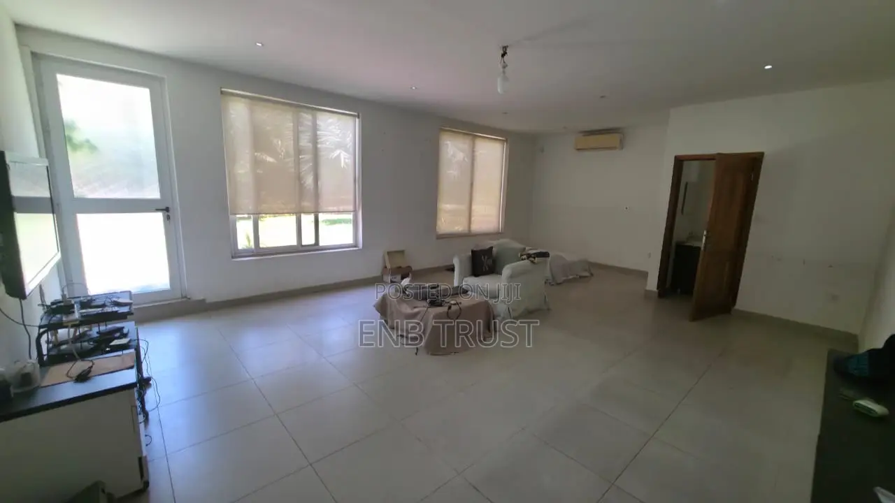 9bdrm Duplex in Airport Residential for rent
