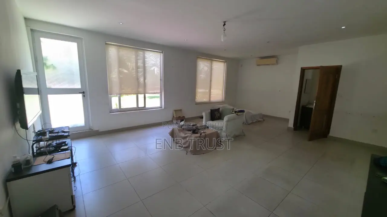 9bdrm Duplex in Airport Residential for rent