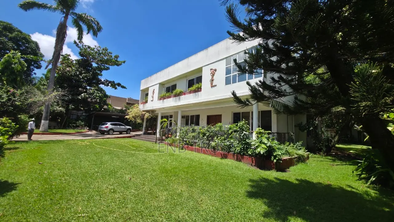 9bdrm Duplex in Airport Residential for rent
