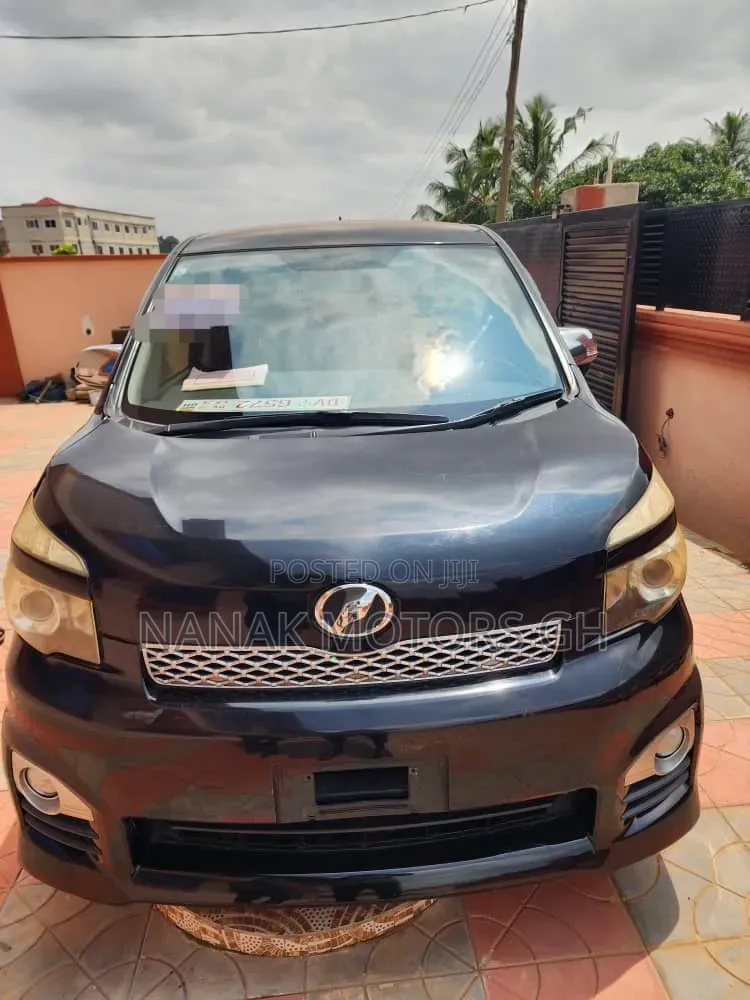 Toyota Voxy X L Edition 2WD 8-Seater 2011 Black
