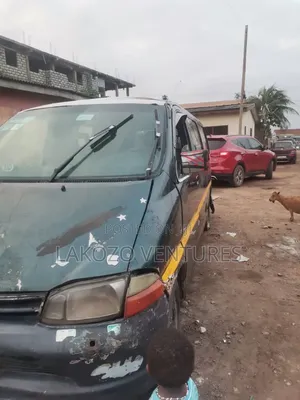 Toyota HiAce 2021 Green