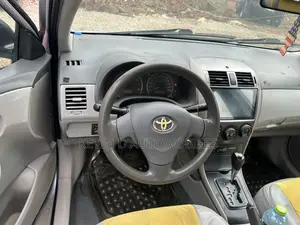 Toyota Corolla LE 4dr Sedan (1.8L 4cyl 4A) 2010 Silver