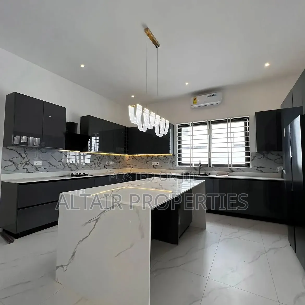 4bdrm House in Sakumono, Accra Metropolitan for sale
