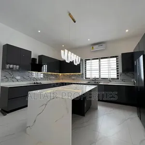 4bdrm House in Sakumono, Accra Metropolitan for sale