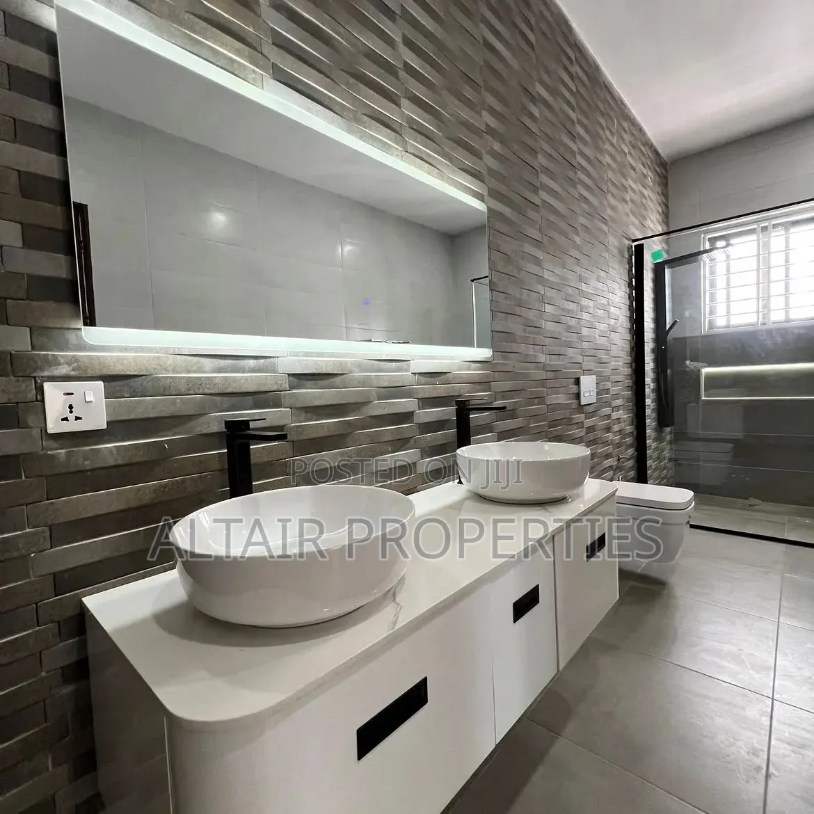 4bdrm House in Sakumono, Accra Metropolitan for sale