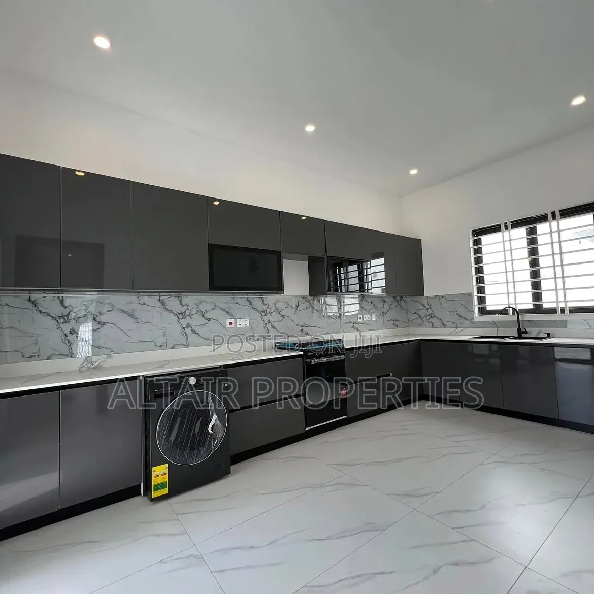 4bdrm House in Sakumono, Accra Metropolitan for sale