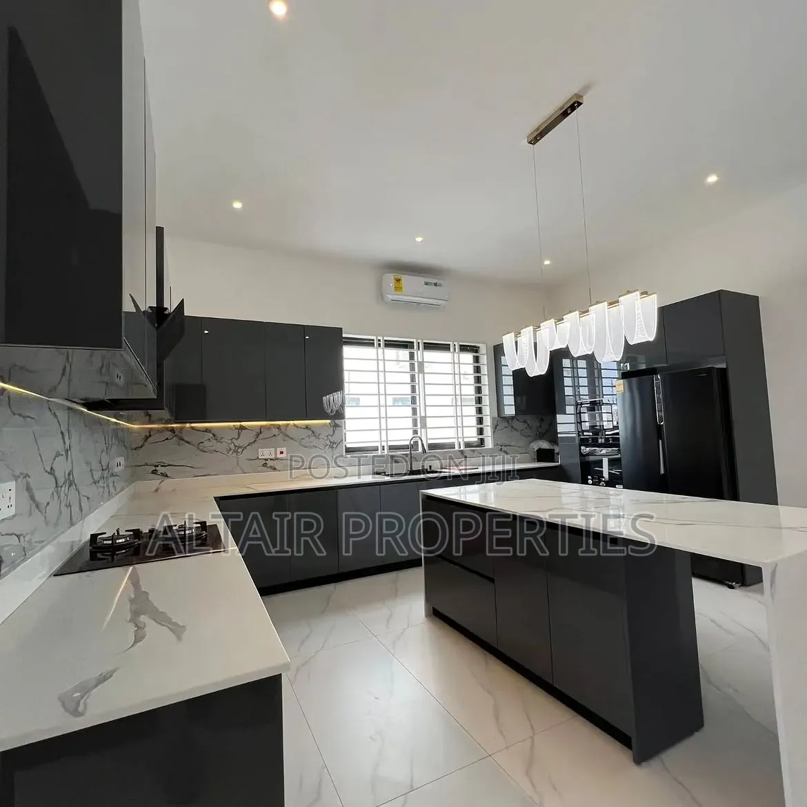 4bdrm House in Sakumono, Accra Metropolitan for sale