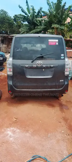 Toyota Voxy Z 2WD 8-Seater 2010 Gray