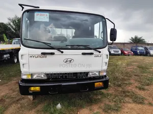 Hyundai Gold 8holes. Full Air Break. New Arrival.