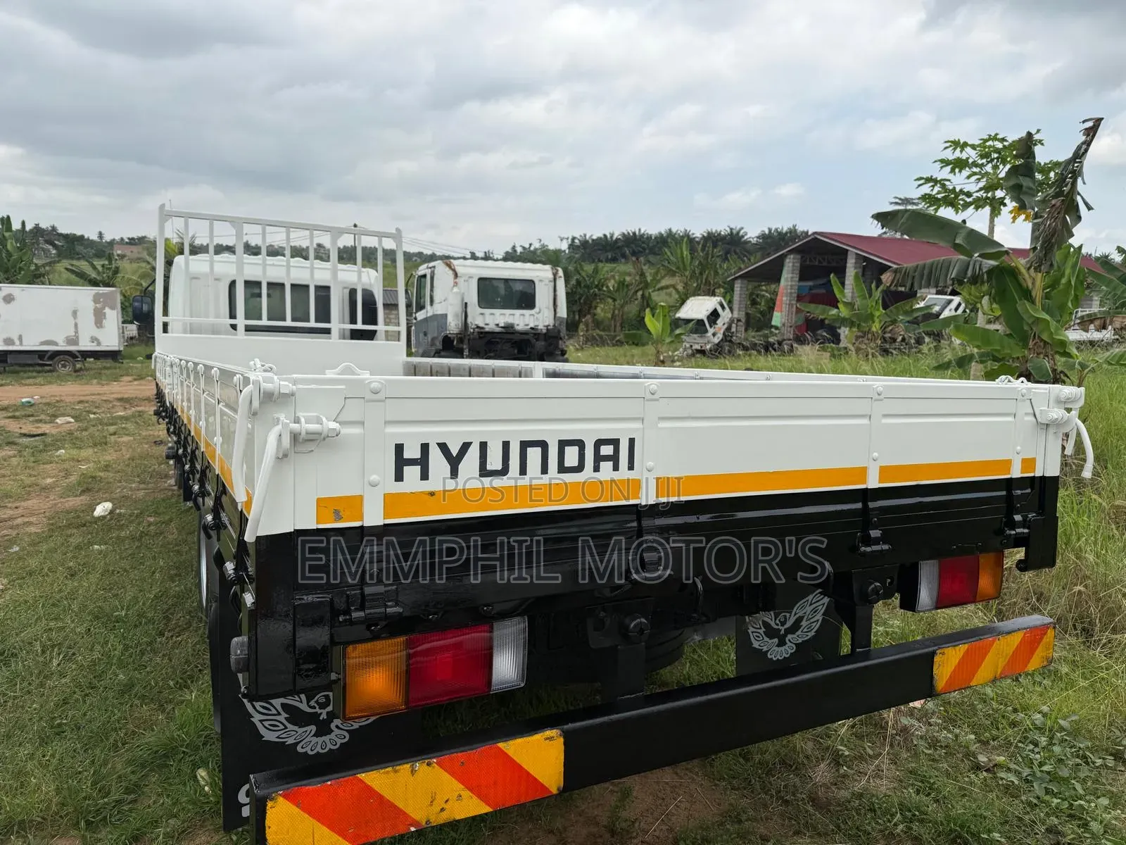 Hyundai Gold 8holes. Full Air Break. New Arrival.