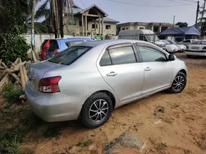 Toyota Belta 2010 Silver