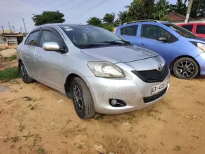Toyota Belta 2010 Silver