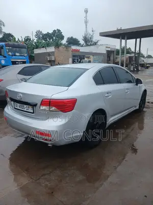 Toyota Avensis 2015 Silver