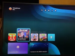 Xbox Series S + 4 Games + 2 Controllers
