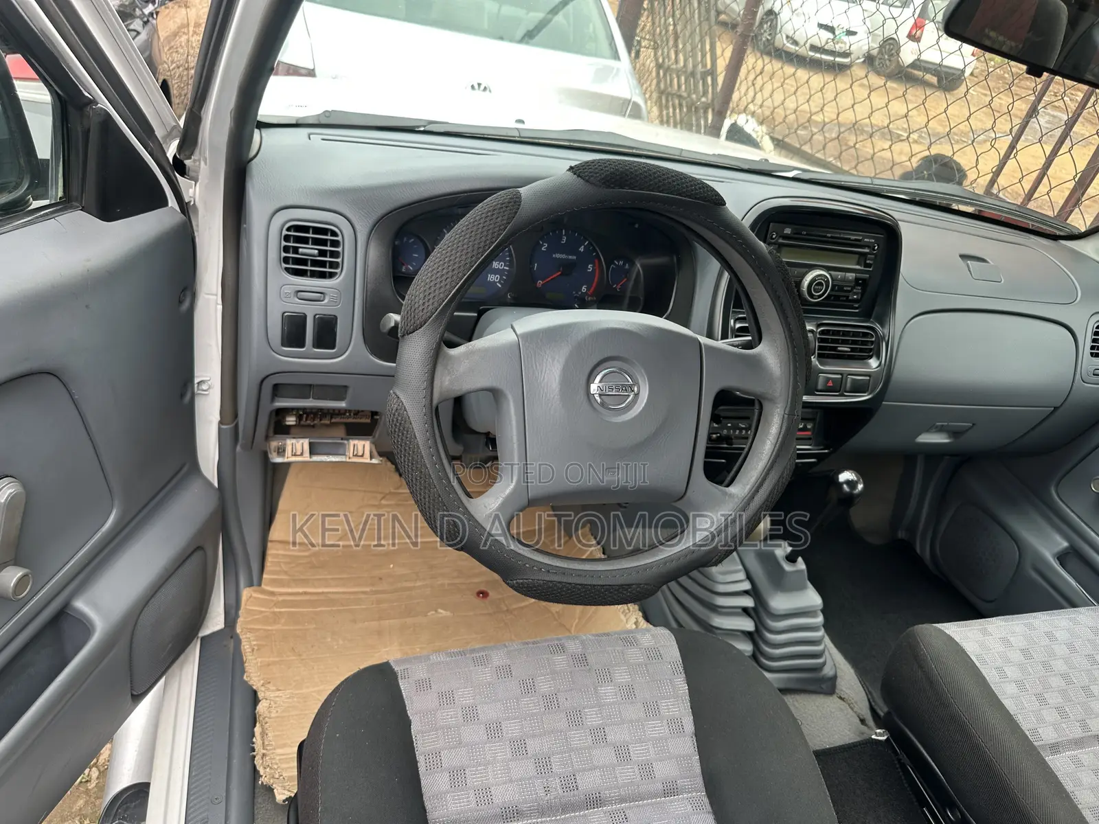 Nissan Hardbody 2013 White