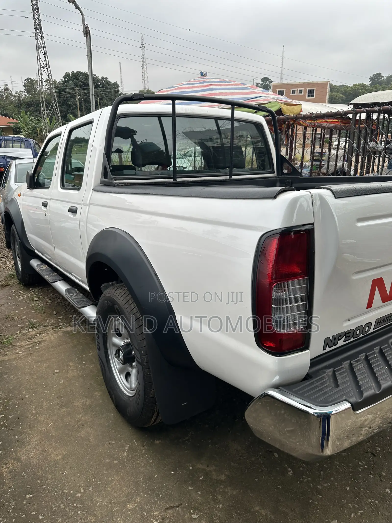 Nissan Hardbody 2013 White