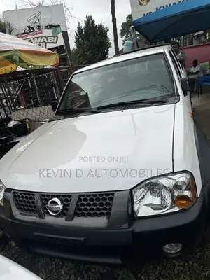 Nissan Hardbody 2016 White