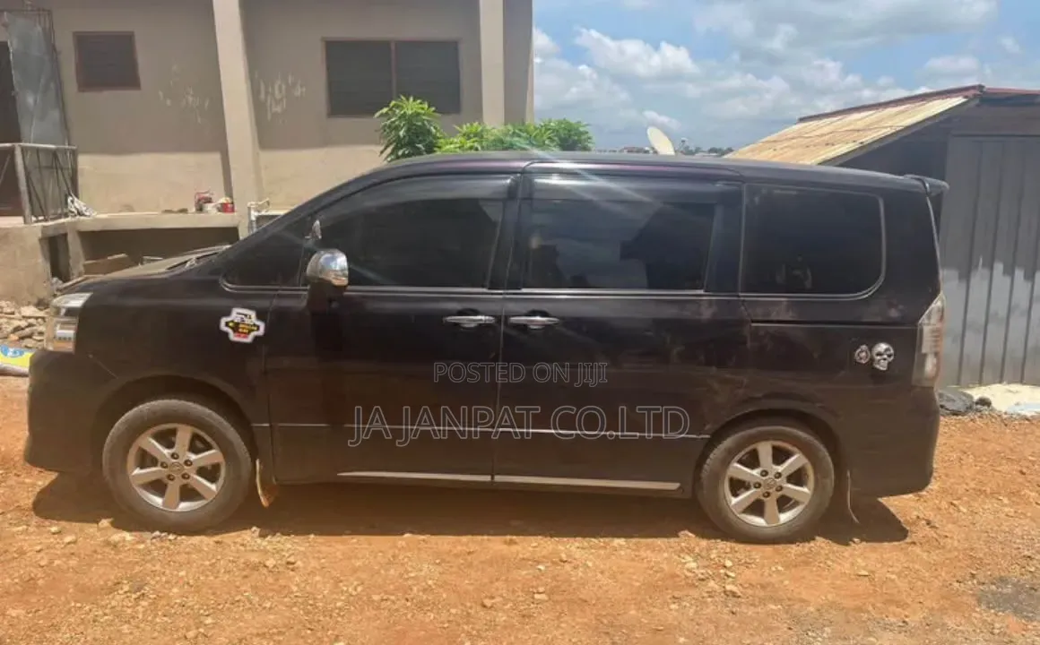 Toyota Voxy 2010 Black