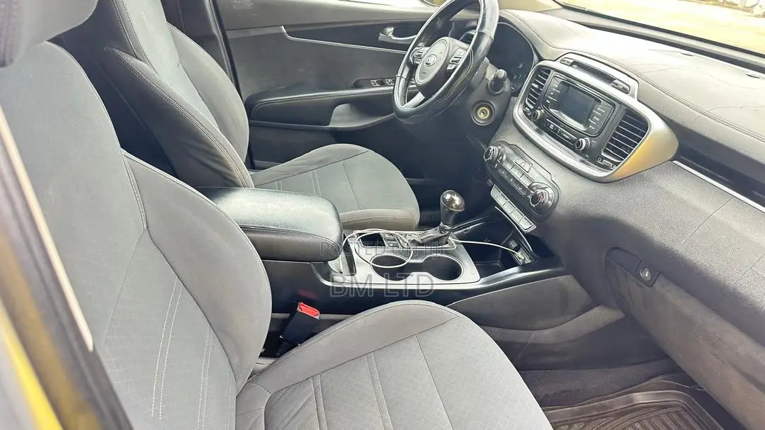 Kia Sorento 4dr SUV 2016 Gray