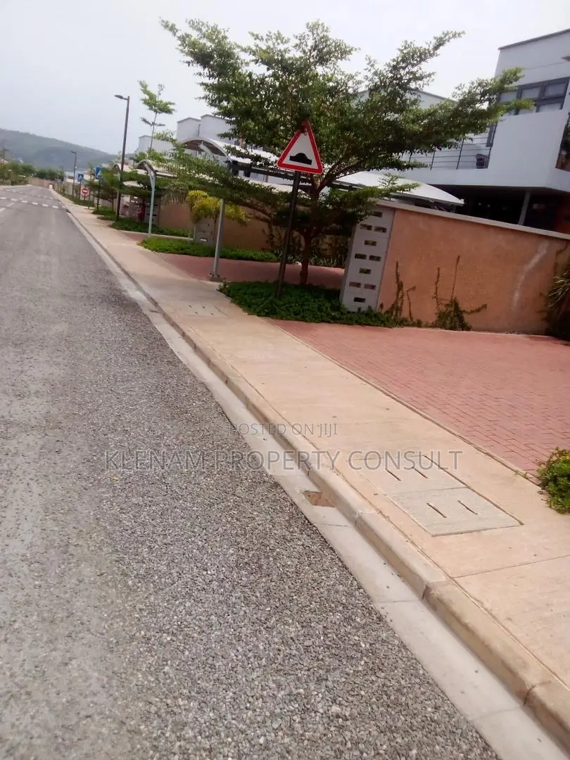 Furnished 3bdrm Duplex in Oyarifa Mall Area for rent