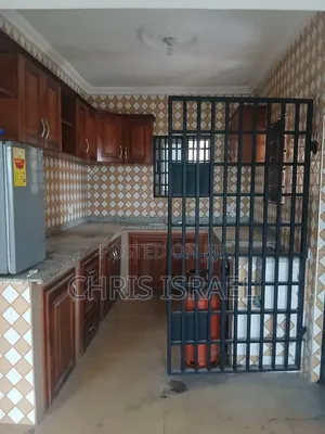 3bdrm Bungalow in Oyibi Benarpat, Police Station for rent