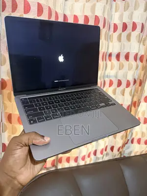 Laptop Apple MacBook Pro 2022 M2 8GB Apple M2 SSD 256GB